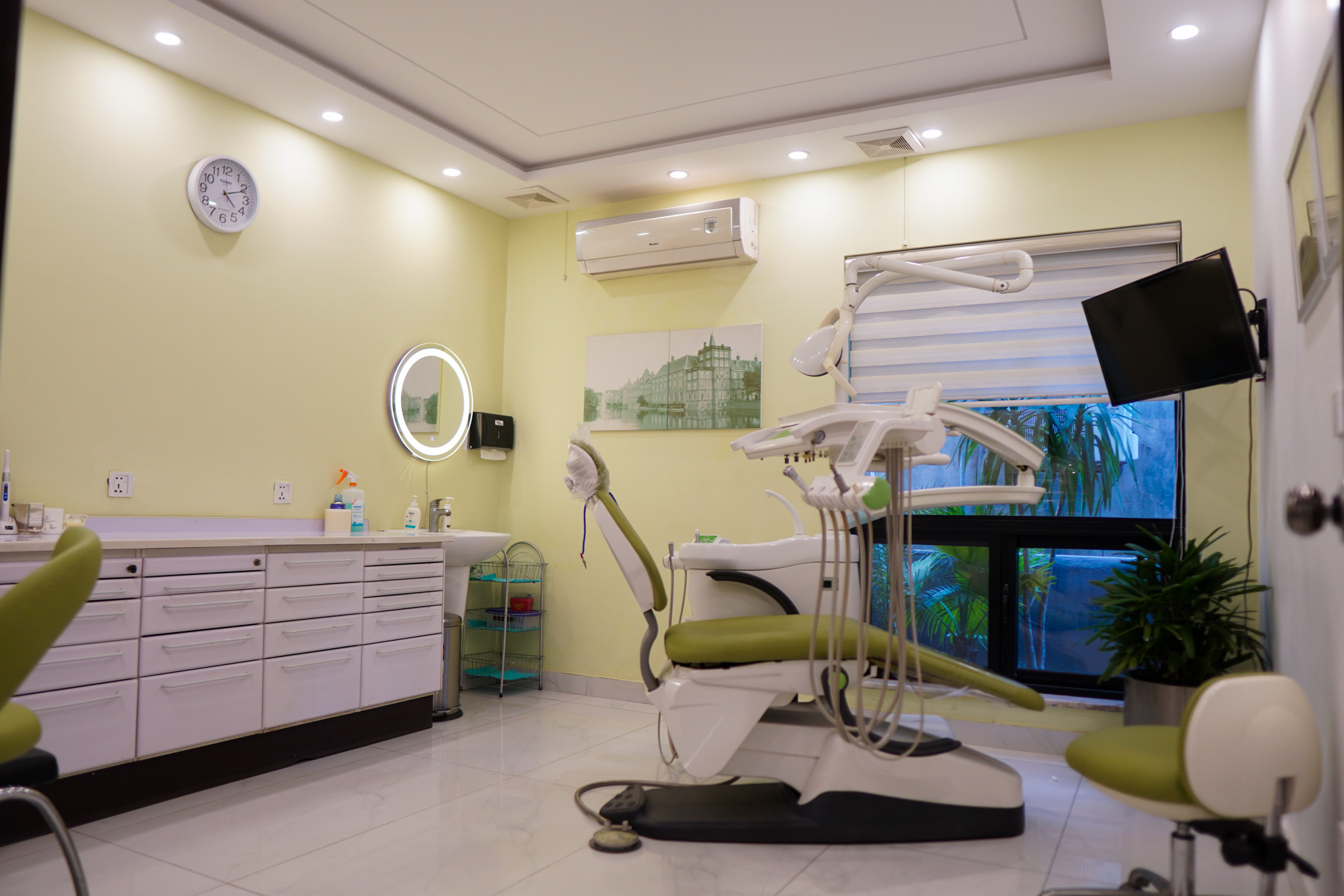 Dental Professionals clinic interior